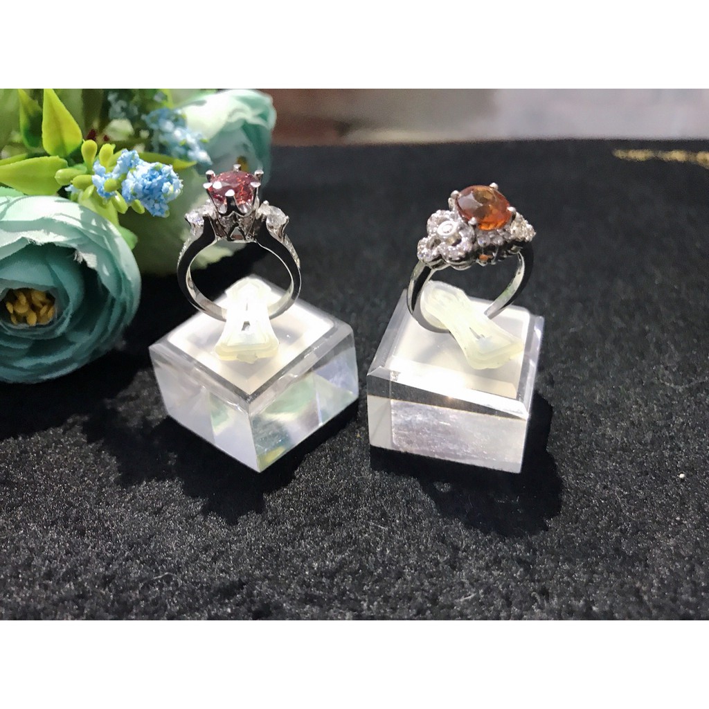 Đế Trưng Bày Nhẫn Bằng Mica size 3x3x2cm