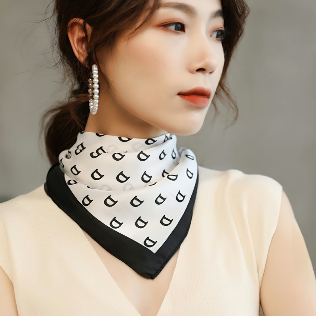 Khăn lụa vuông choàng cổ size 70x70cm Khăn lụa vuông quàng SHOPER