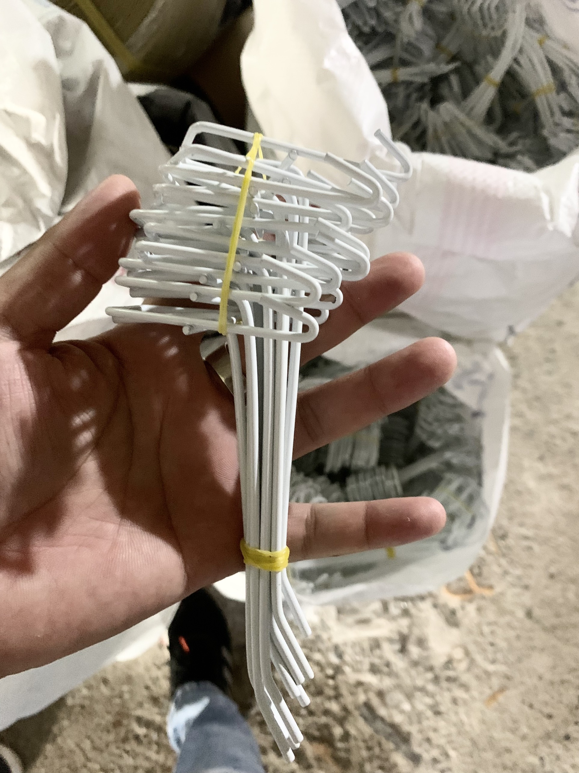 ( 50 Cái ) Móc treo đồ, tay cài lưới sơn tĩnh điện đủ cỡ