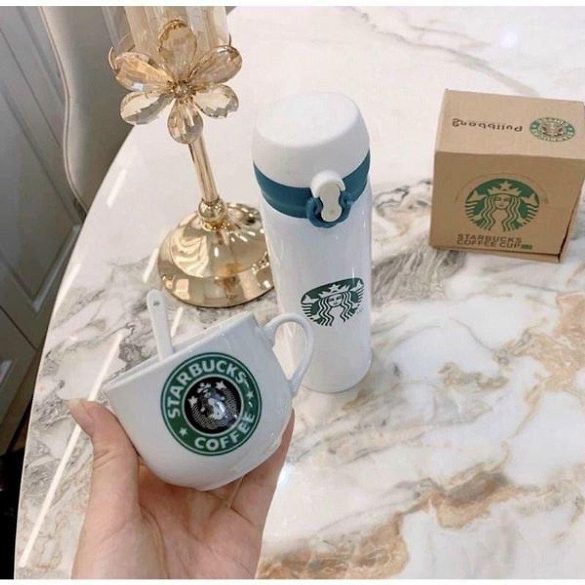 Bình và cuốc nước hiệu Starbuck