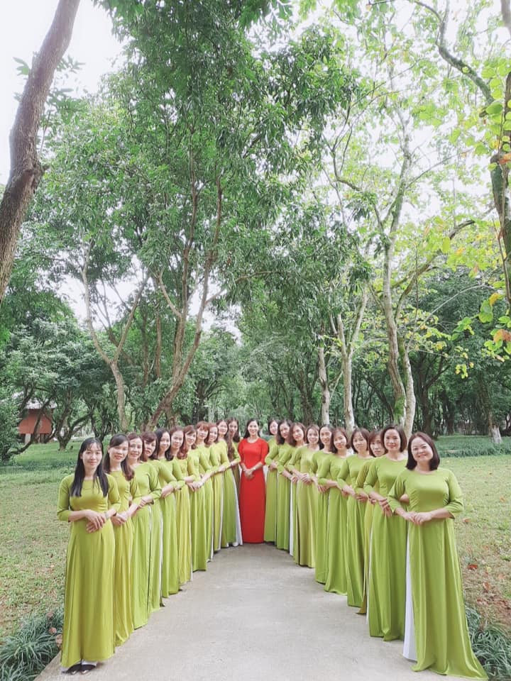 Áo dài lụa nhật trơn xanh cốm