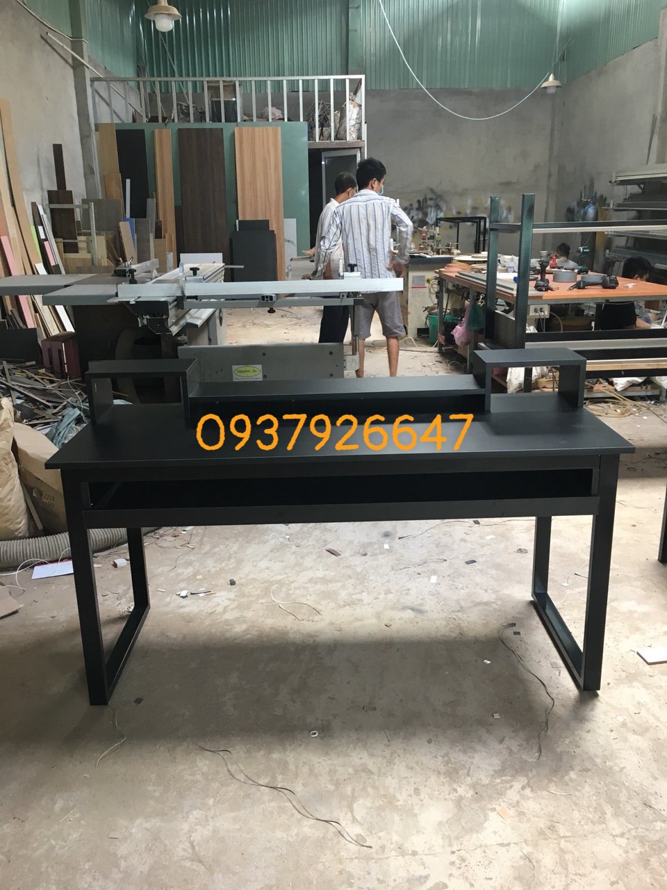 Bàn studio phòng thu có hộc đàn lớn