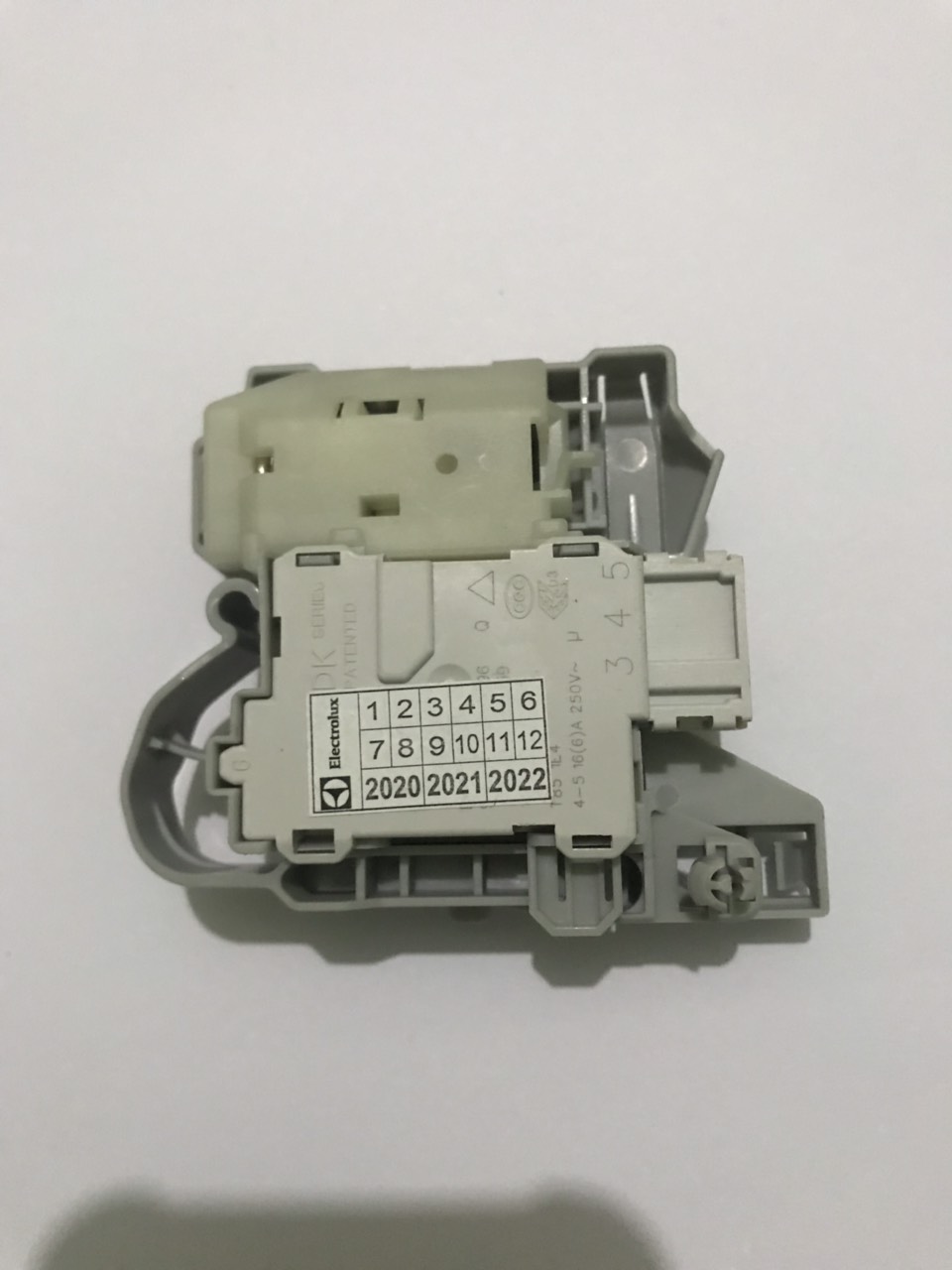 Công Tắc Cửa Máy giặt Electrolux Cửa Ngang ( vuông )