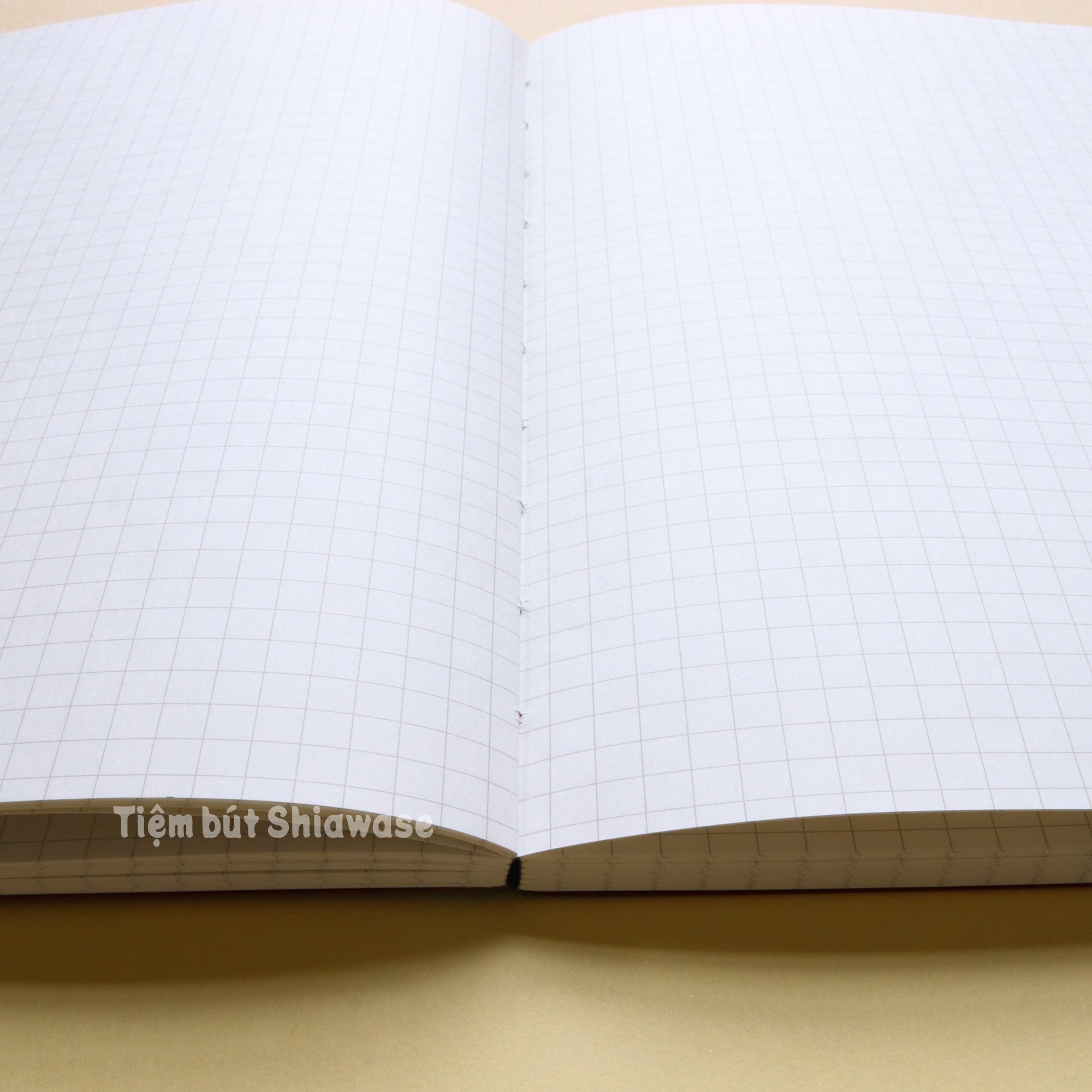 Sổ Apica Premium C.D. Notebook A5 Red - Giấy Trắng - Kẻ Ô Vuông