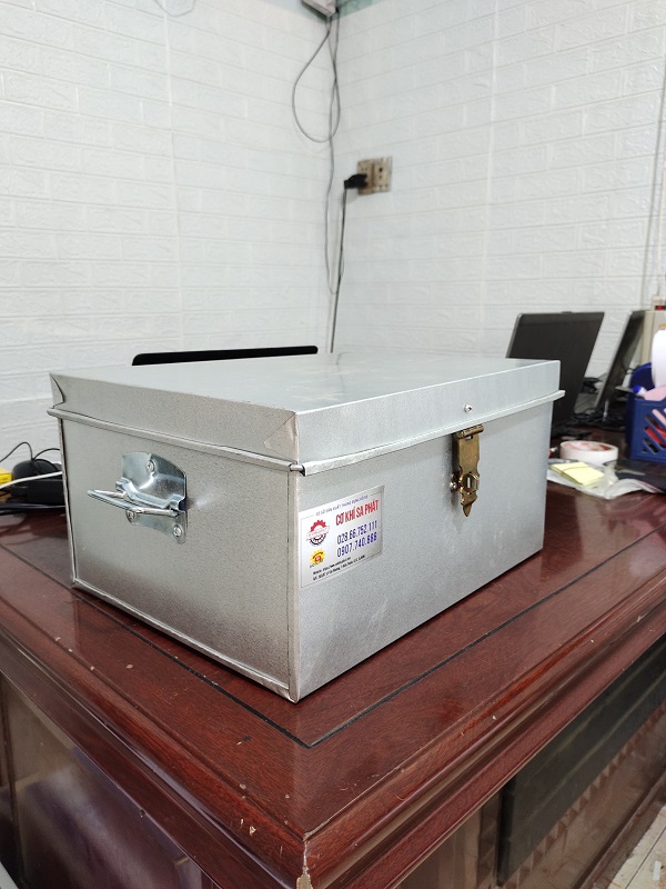 Thùng đựng đồ nghề sửa xe có khóa (Kích thước 40 x 30 x 20 cm)