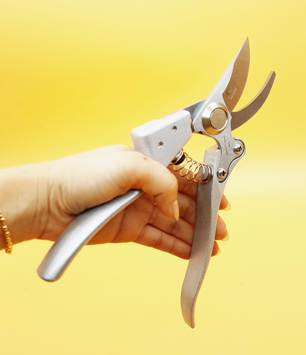 Kéo cắt cành sada 210