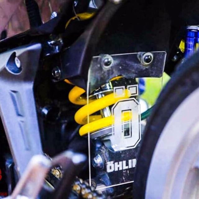 Mica che phuộc Ohlins (ko ốc và  có ốc gắn )