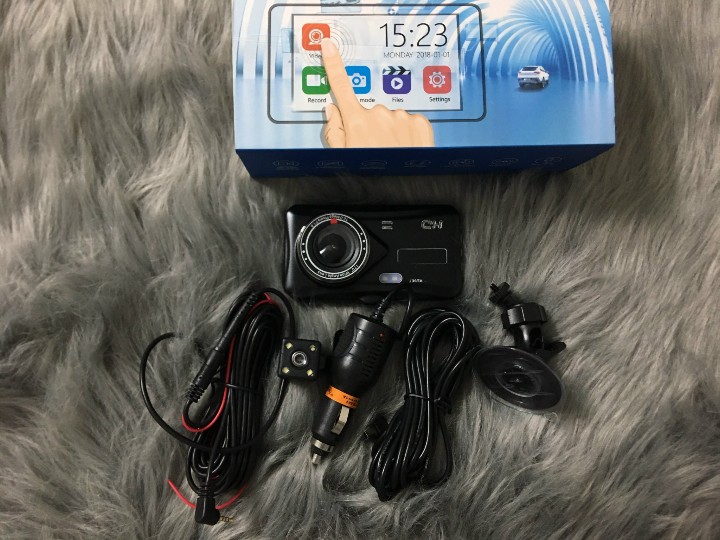 Camera hành trình Ô Tô 4 Inch màn cảm ứng Kèm Camera Lùi có tiếng việt