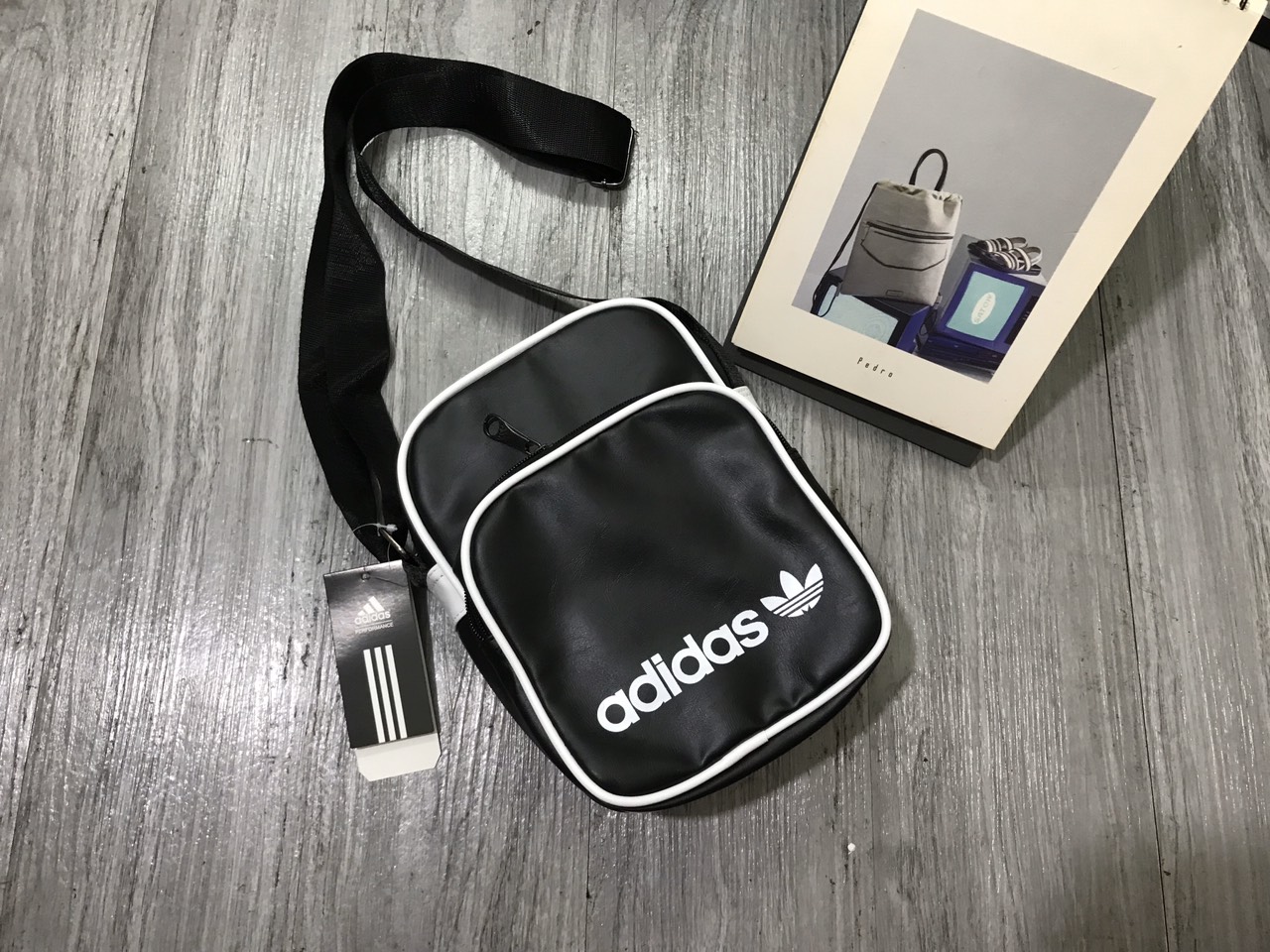 Túi đeo chéo Adidas DH1006