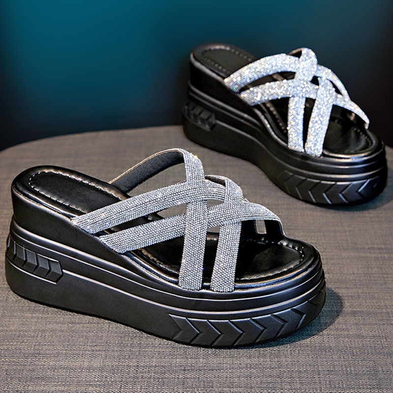Female high-heeled slippers outside in the summer of 2022 new web celebrity diamond wedges sponge thick at the end of the fairy word wind cool slippers