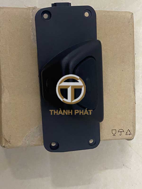 CÔNG TẮC MỞ CỐP HẬU CERATO 2019
