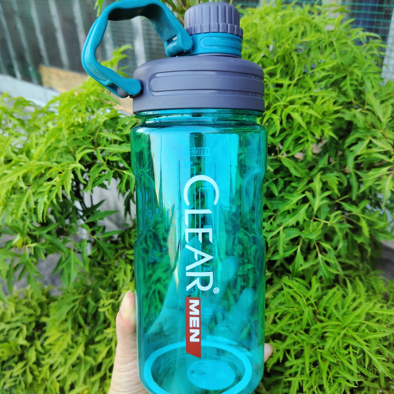 Bình nước thể thao Clear men dung tích 1100ml