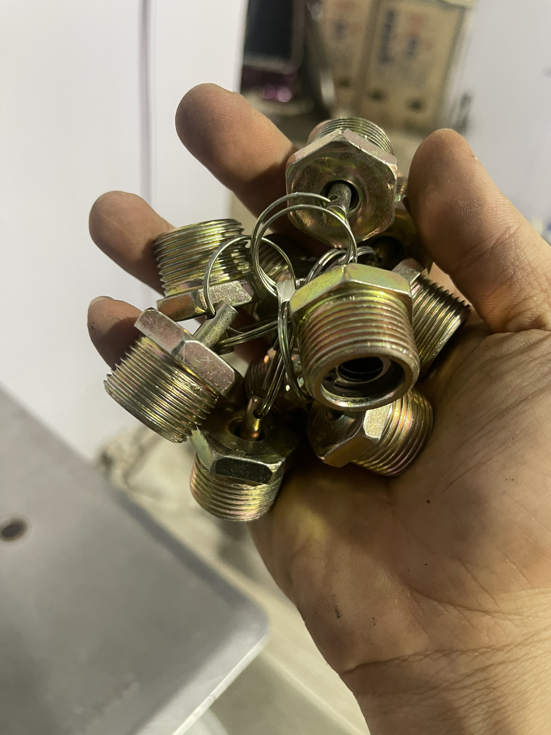 Sản phẩm gia đình làm: Núm van xả nước phi 22
