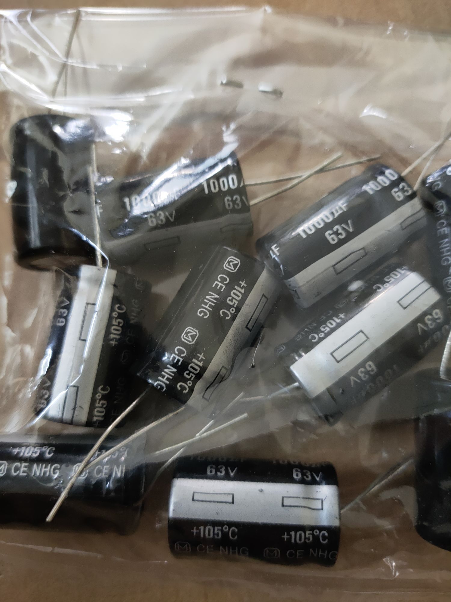 10 Tụ hoá 1000uf 63v