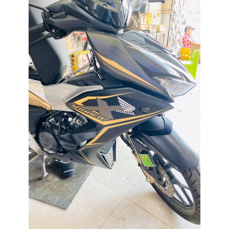 Tem rời Winner x đen nhám chỉ vàng đồng