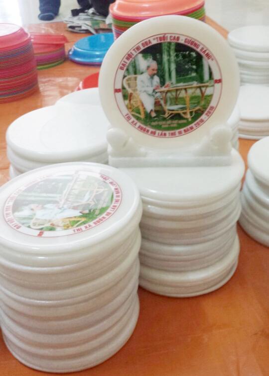 Ảnh Lưu Niệm Bác Hồ ghế mây 20cm