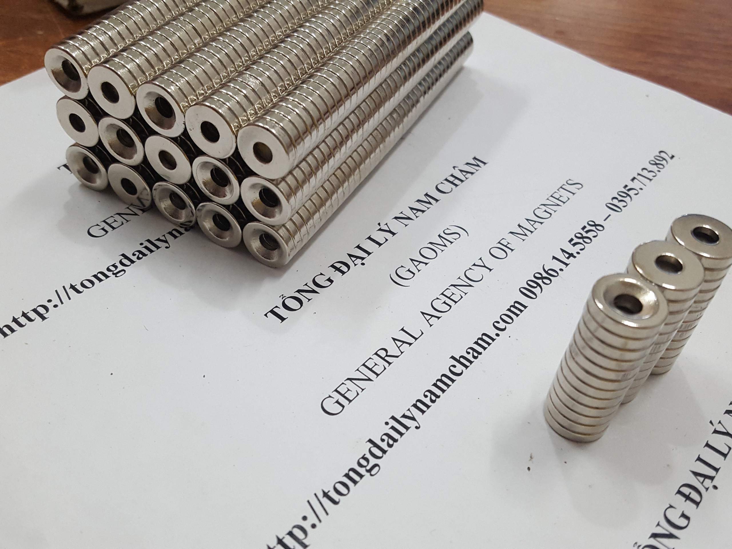 10 viên nam châm có lỗ bắt vít 15x3 lỗ 4mm