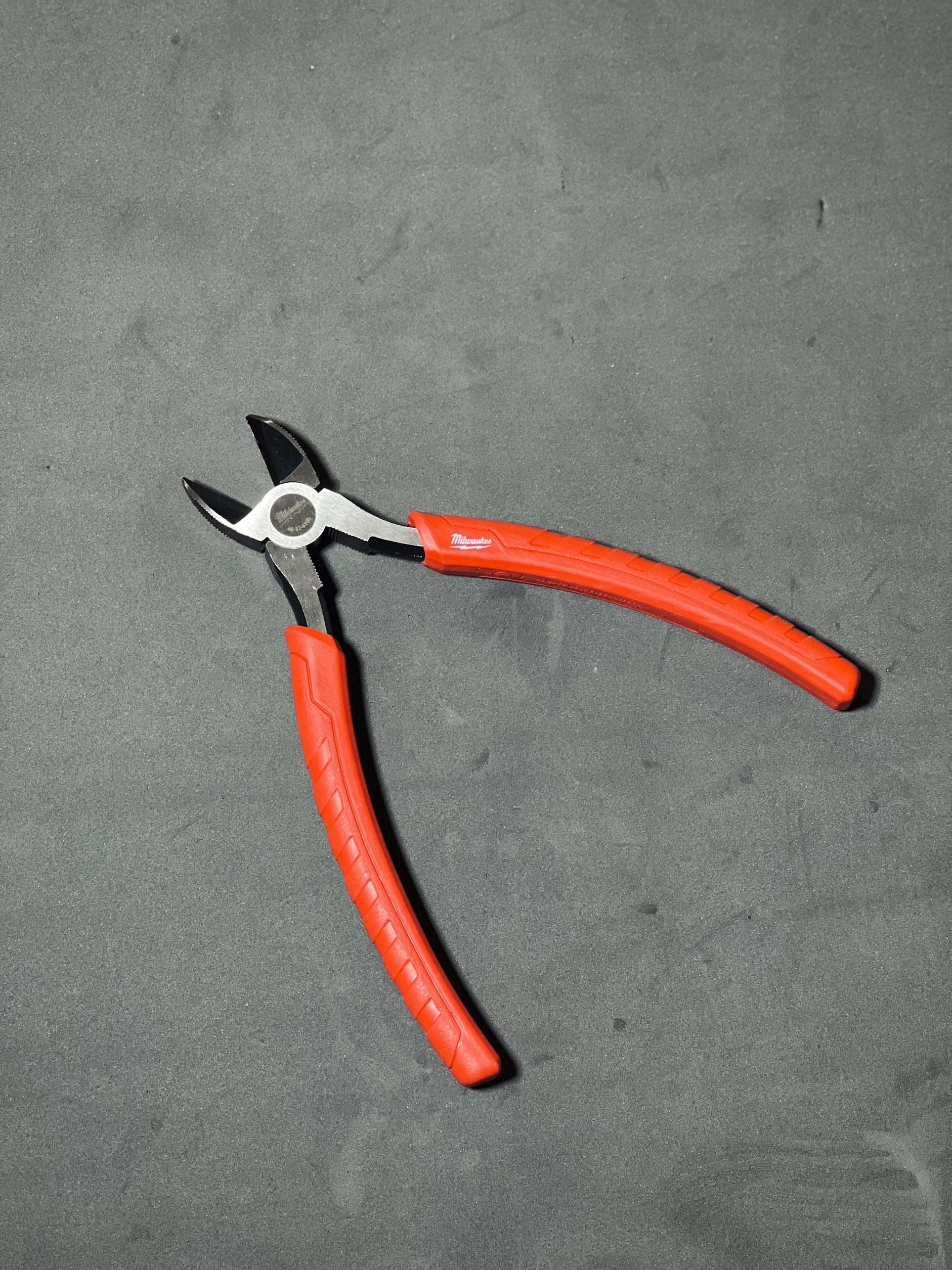 Kìm cắt chéo Milwaukee 48-22-6108