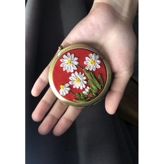 Gương thêu handmade(mini nắp gập)