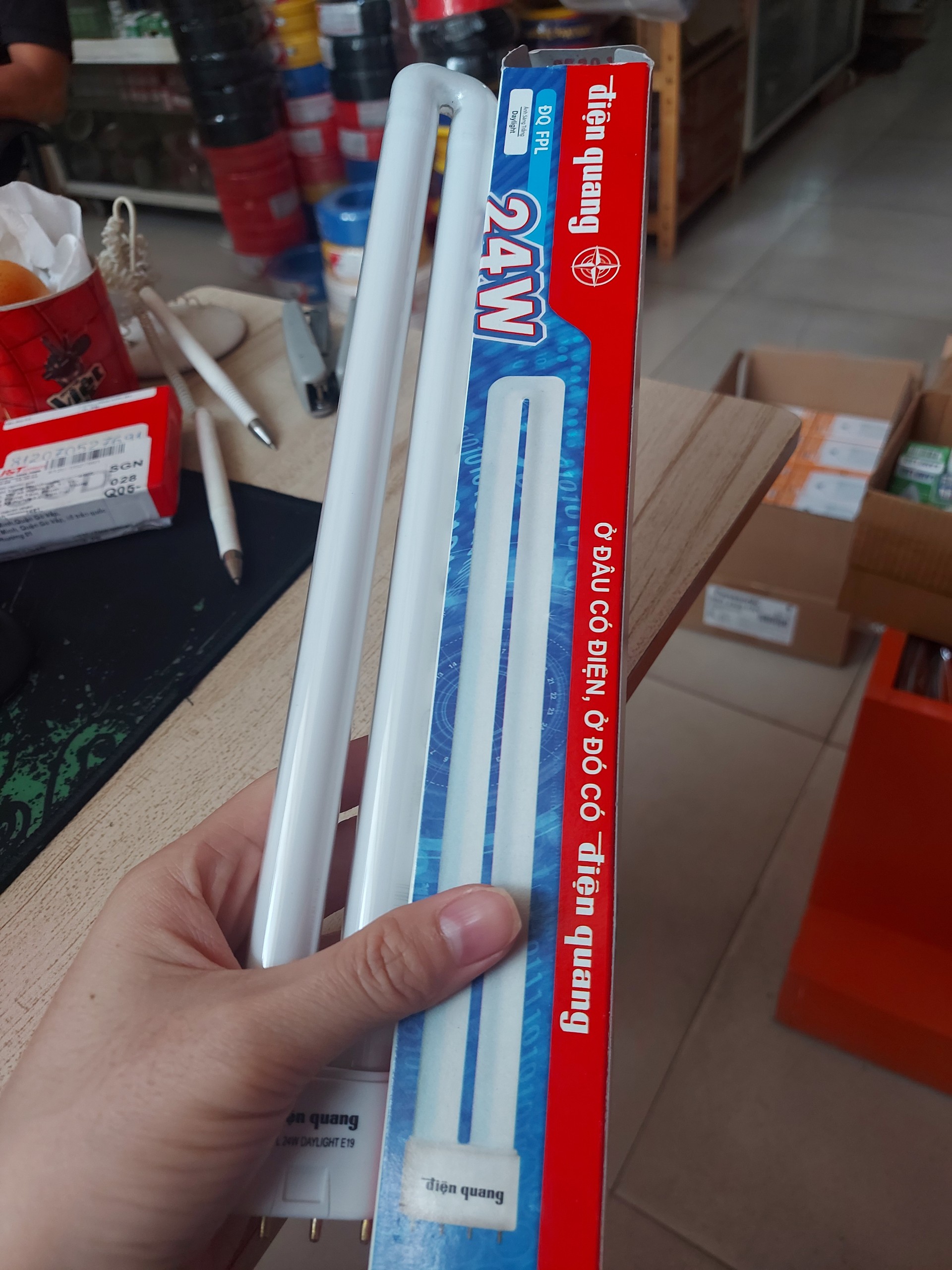 BÓNG ĐÈN DOUBLE WING 24W ĐIỆN QUANG- TRẮNG