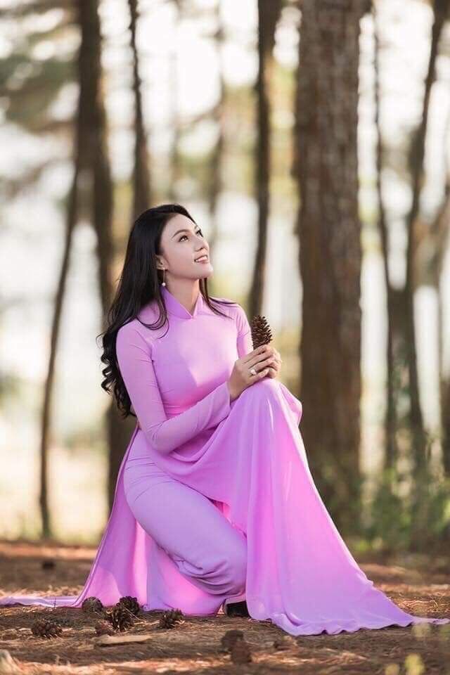 Áo Dài Tím Truyền Thống.