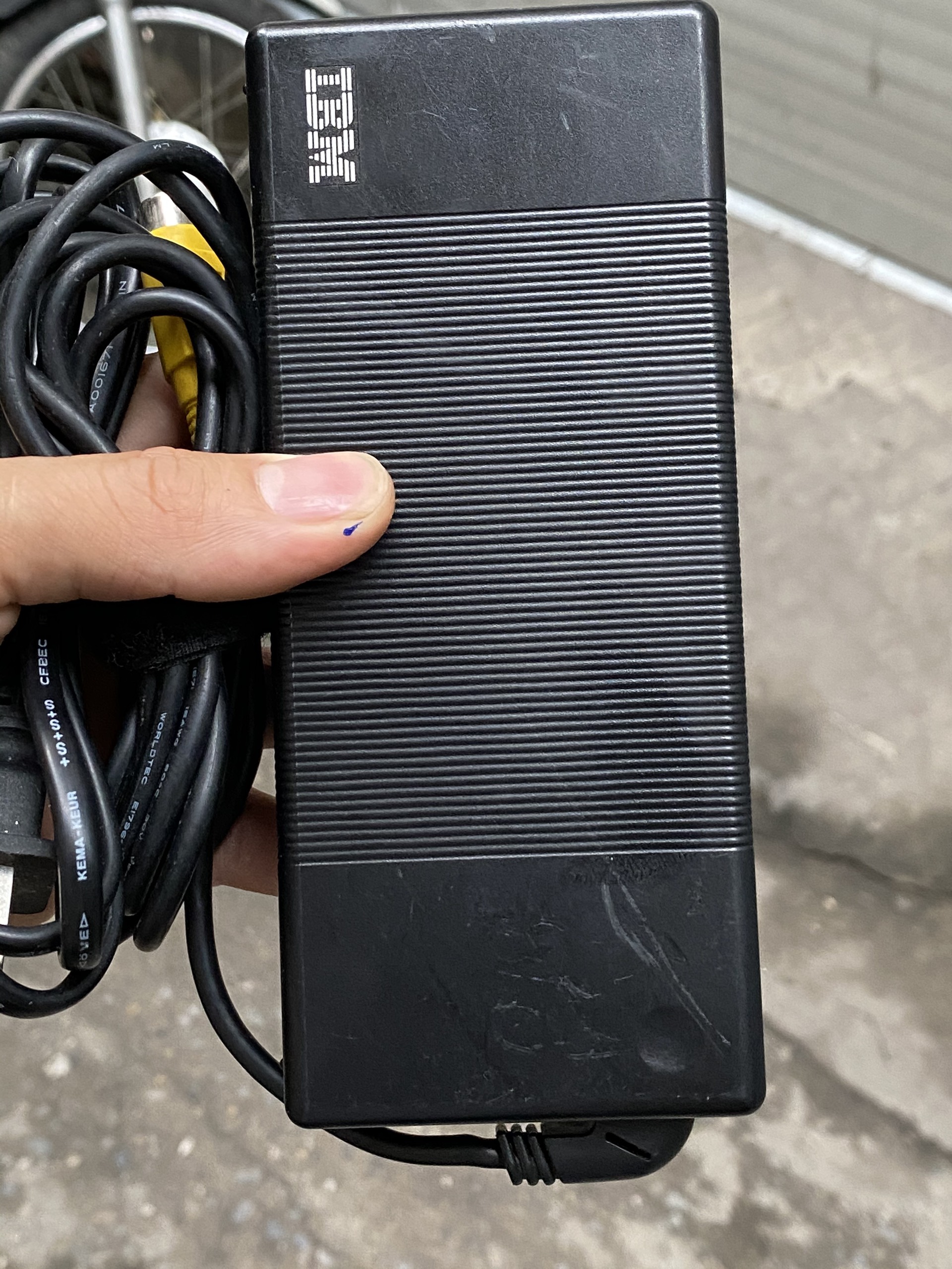 Adapter nguồn IBM 16V-7.5A 02K7085