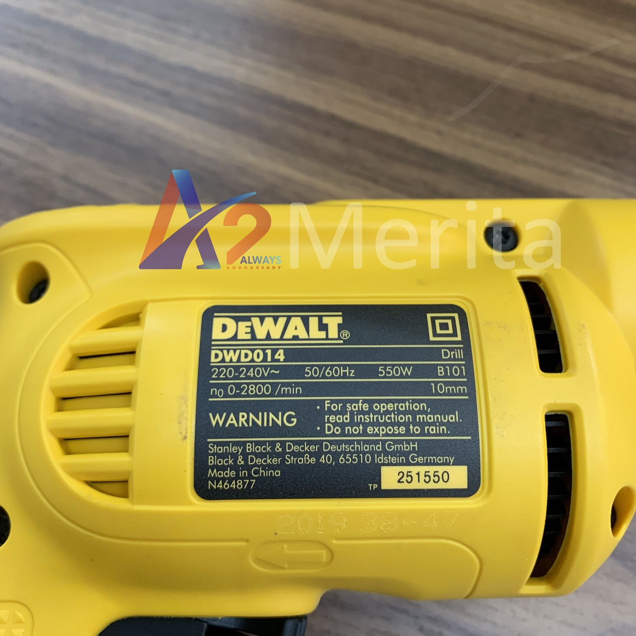 Máy khoan sắt đảo chiều 550W Dewalt DWD014-B1