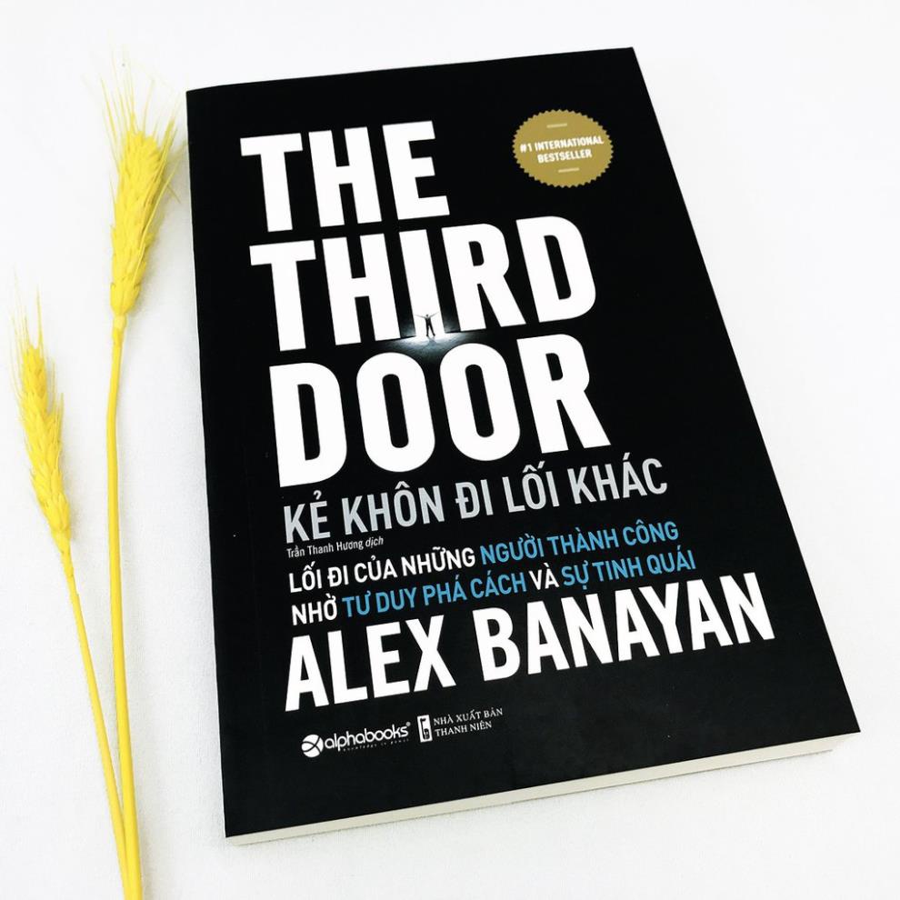 Sách - Kẻ Khôn Đi Lối Khác - The Third Door (Tái Bản 2021) [Alphabooks]