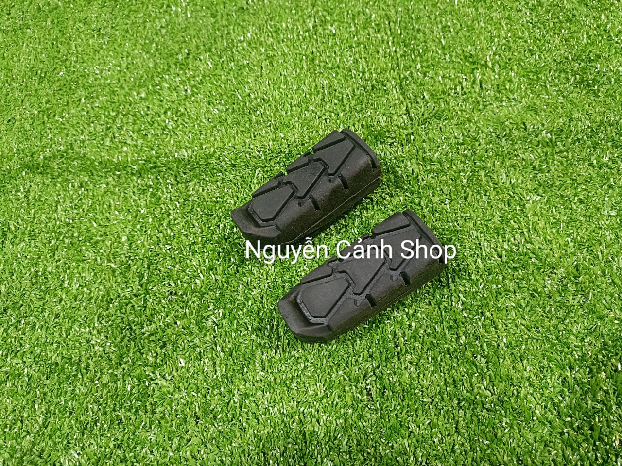 Cao su gác chân trước winner v1