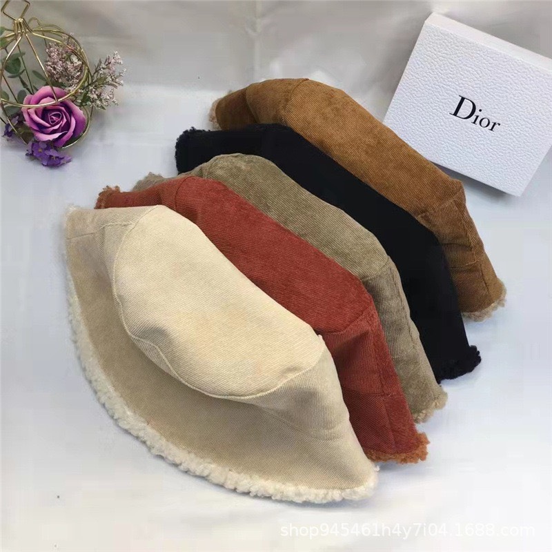 Mũ buclet lông cừu đội được 2 mặt