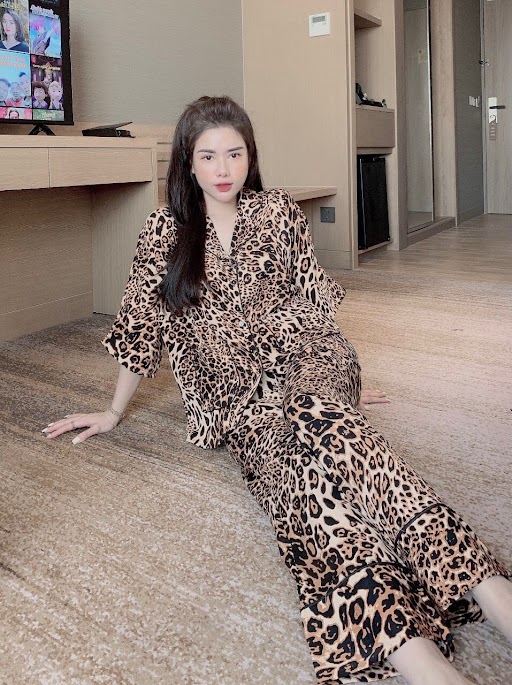 Đồ ngủ pijama lụa loại 1 tay dơi hình da beo
