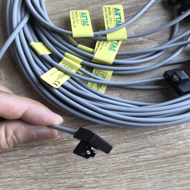 Cảm biến tiệm cận xi lanh CS1-J