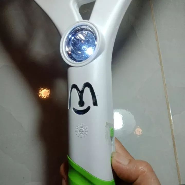 [HCM]Vợt muỗi điện tử cao cấp Trần Nhật Quang