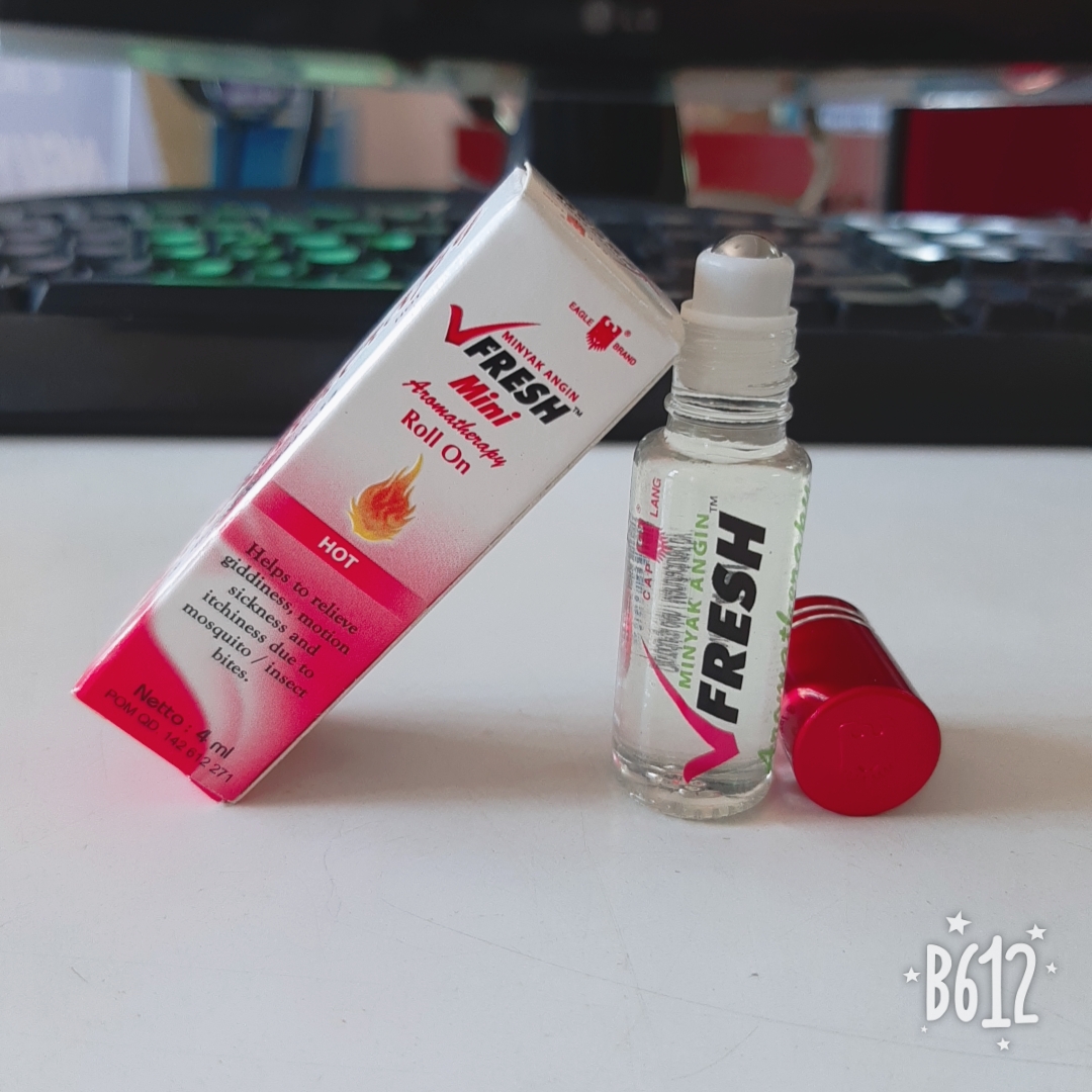 Combo 12 chai dầu gió thảo dược Vfresh đỏ Hot 4ml