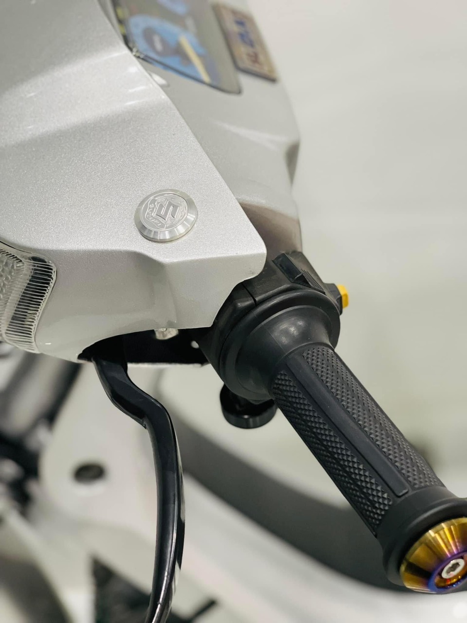 Nút đậy kiếng CNC sport xipo rgv