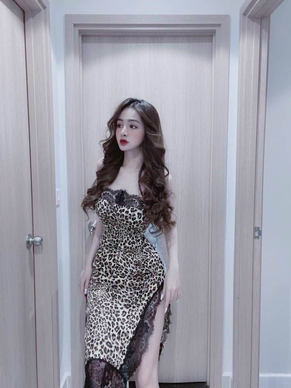 Đầm nữ hai dây dáng dài xẻ tà da beo