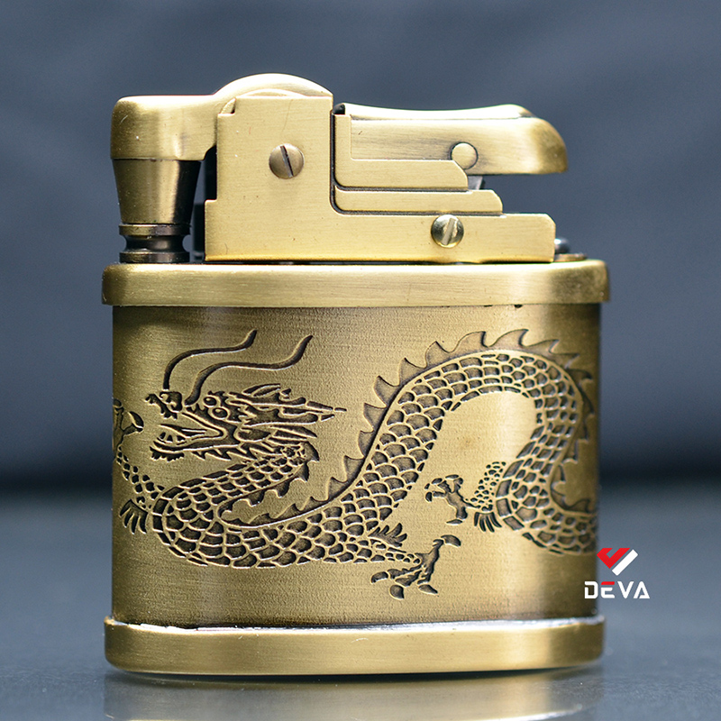 Bật lửa cần cối kiểu dáng cổ xưa khắc hình rồng quấn quanh - đồng nguyên khối dùng là thích