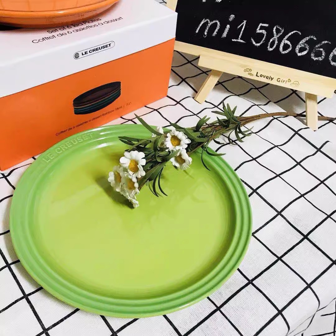 Set 6 đĩa 22cm Le Creuset (màu đỏ, cam, vàng, xanh lá, xanh dương, tím)