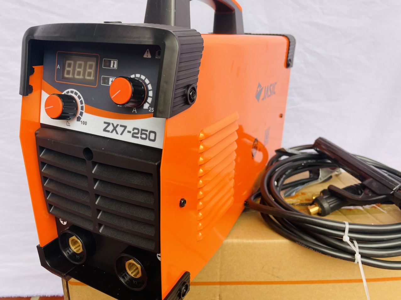 Máy hàn điện tử jasic 250 zx7 siêu khỏe