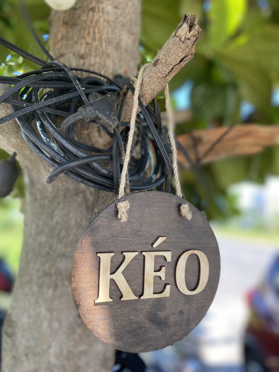 Bảng gỗ treo 2 mặt kéo, đẩy bầu dục LUXI decor