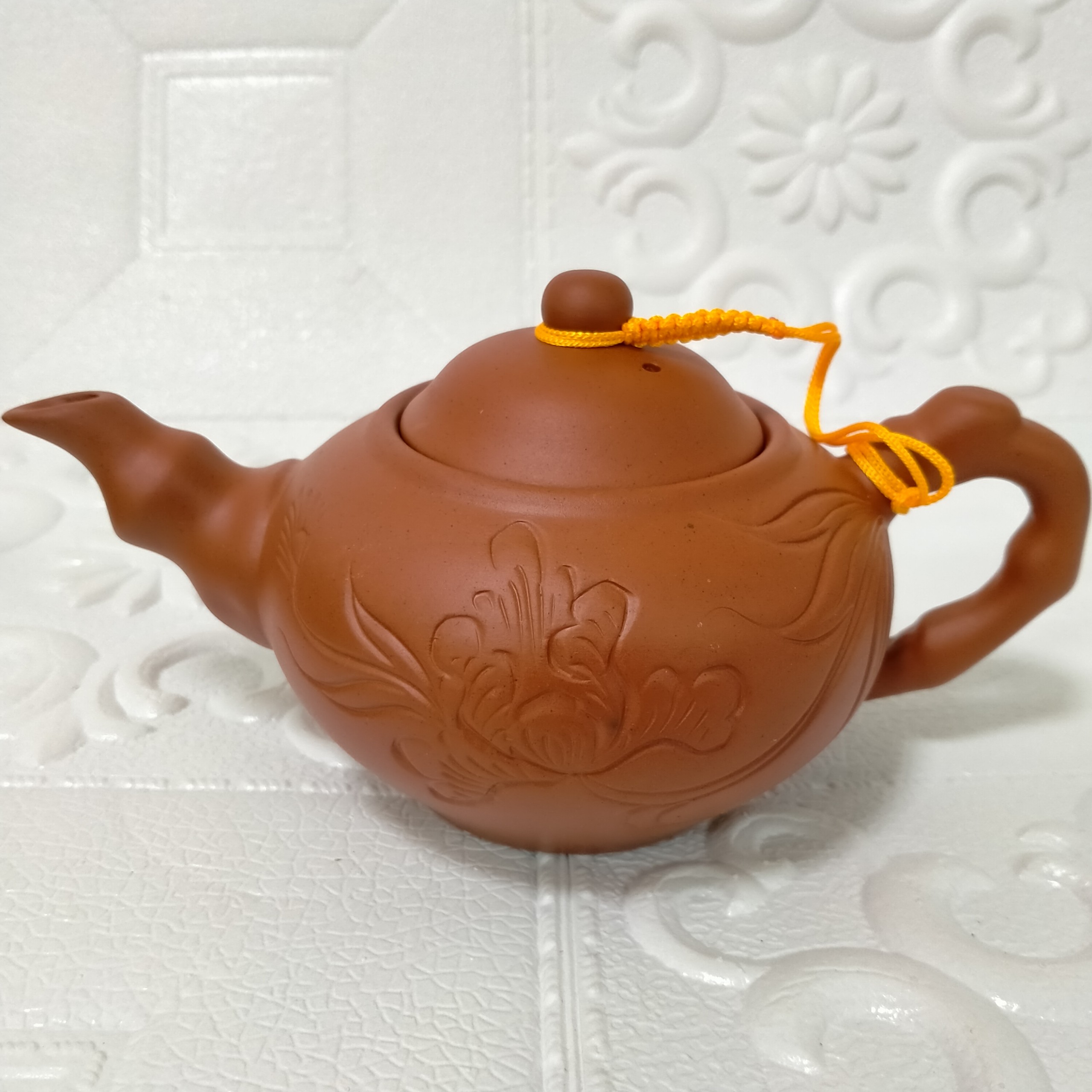 ẤM pha trà đất nung Bát Tràng hoạ tiết hoa sen khắc chìm màu đỏ 230ml
