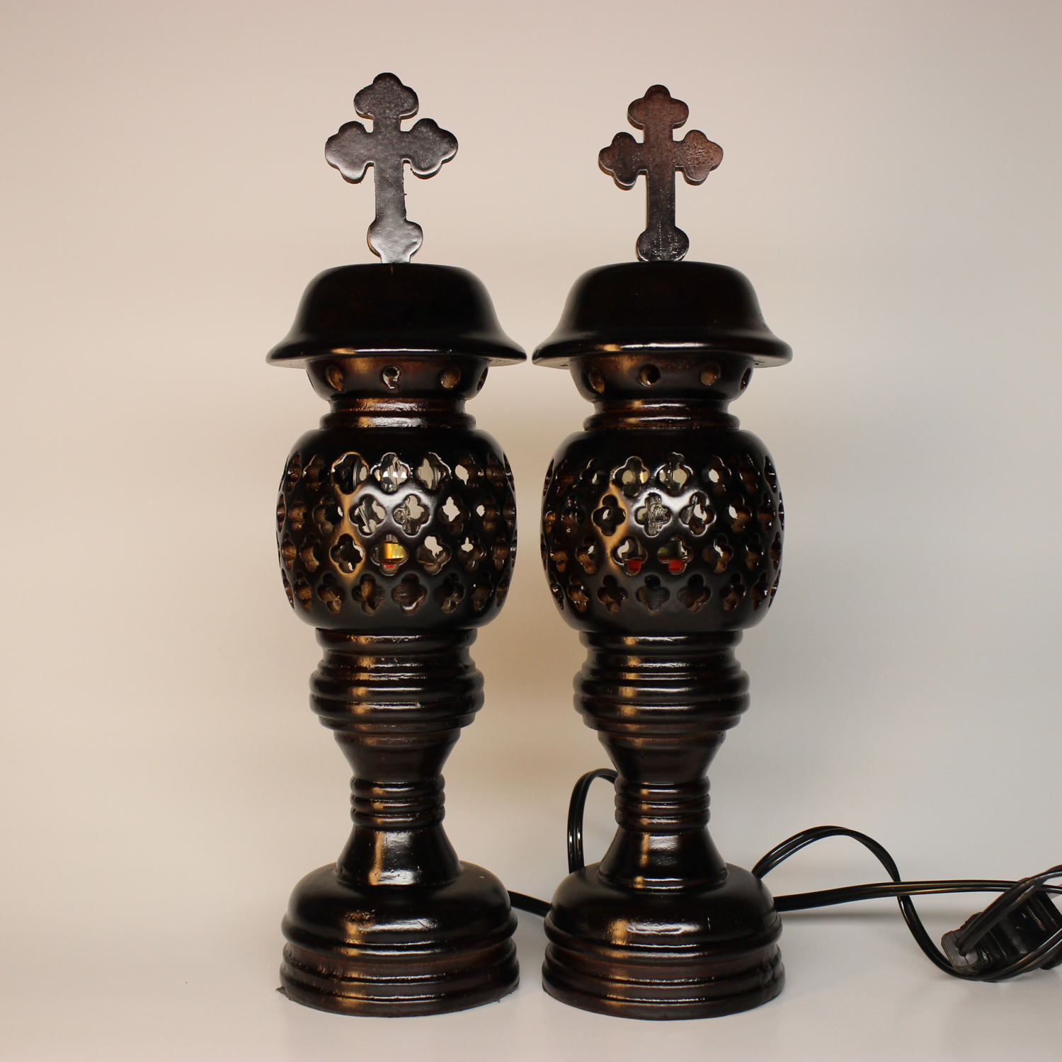 Đèn Bàn Thờ2 Cây Đèn Gỗ Thánh Giá (Gỗ Màu Mahogany)