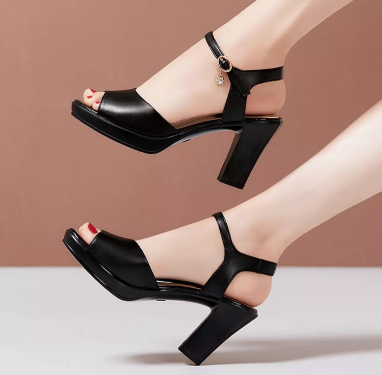 giày sandal gót vuông quai bản