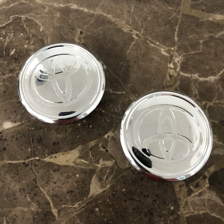 1 chiếc logo chụp mâm, ốp  lazang bánh xe ô tô TOYOTA đường kính ngoài 57mm dùng cho xe Vios, Yaris và Altis mã TOYOTA57-B