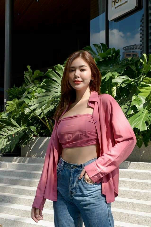 Set áo sơ mi tay dài và áo hai dây ôm dáng