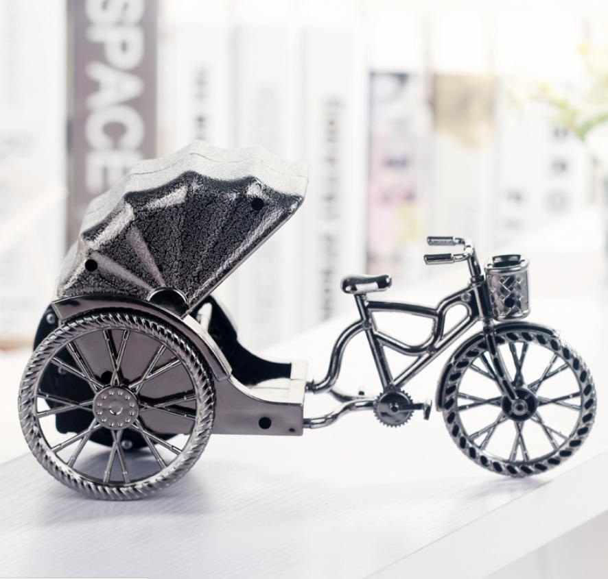 Đồng hồ xe kéo để bàn trang trí bàn làm việc phòng khách sang trọng lịch lãm Dma store. Đồng hồ để bàn giá rẻ.