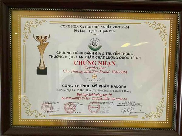 [HCM]sữa rửa mặt than tre hoạt tính halora.