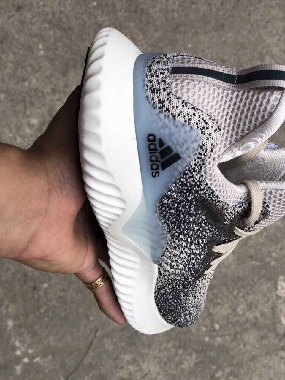 Giầy Thể Thao Nam Nữ Alphabounce