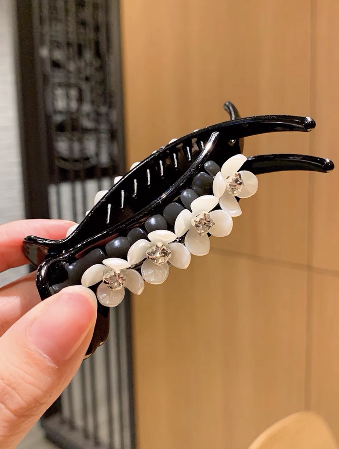 Kẹp Tóc Càng Cua 3 Răng Đính Hoa Nhỏ - phukienteen