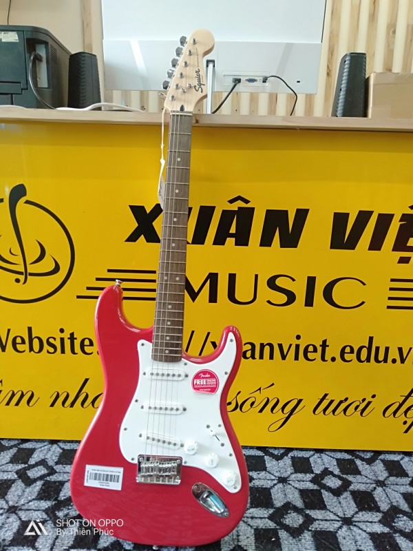 Guitar điện Squier Stratocaster Đỏ